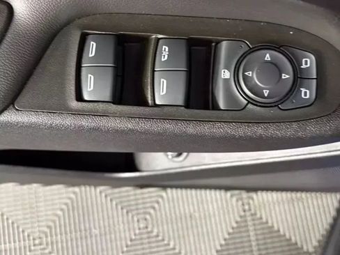 Used 2024 Chevrolet Equinox LT image 39