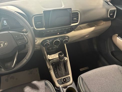 Used 2026 Hyundai Venue SEL FWD image 11