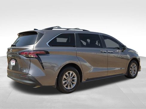 Used 2022 Toyota Sienna XLE FWD image 6