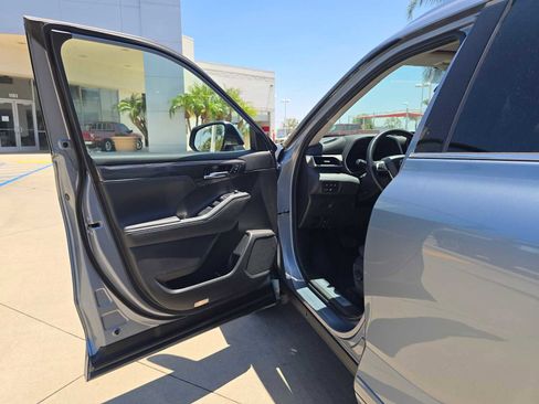 Used 2023 Toyota Highlander Limited w/ Protection Package #3 (TMS) AWD/4WD image 24