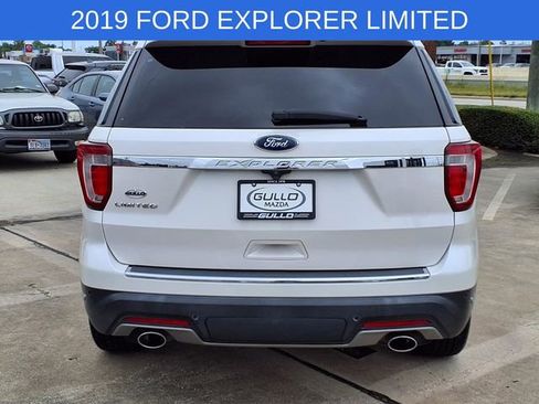 Used 2019 Ford Explorer Limited w/ Limited Luxury Package FWD image 6