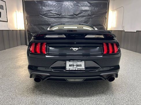 Used 2018 Ford Mustang Coupe RWD image 5