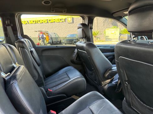 Used 2015 Chrysler Town & Country S w/ Driver Convenience Group image 19