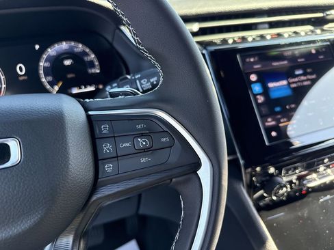 New 2025 Jeep Grand Cherokee Altitude image 16