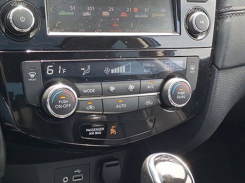Used 2020 Nissan Rogue SL w/ Premium Package AWD/4WD image 18