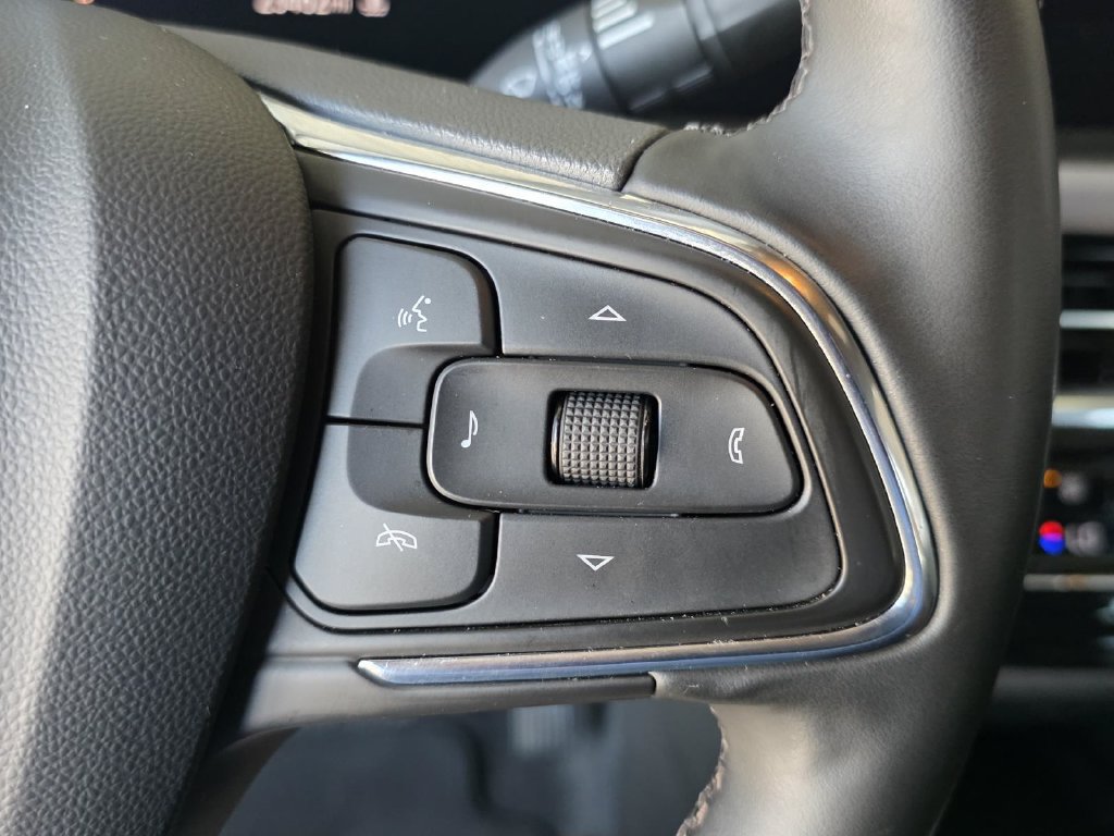 Used 2025 Buick Envista Avenir FWD image 23