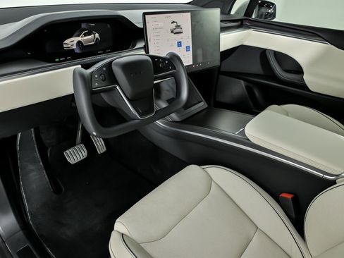 Used 2023 Tesla Model X Plaid image 18
