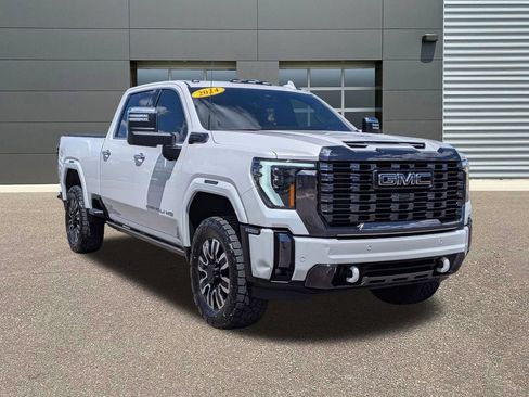 Used 2024 GMC Sierra 2500 Denali Ultimate AWD/4WD image 3