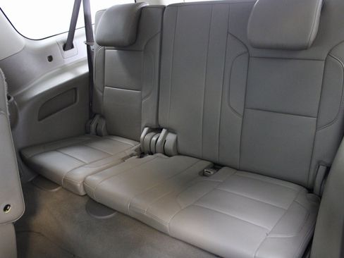 Used 2020 Chevrolet Suburban Premier image 17