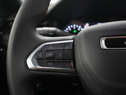 Used 2025 Jeep Compass Trailhawk AWD/4WD image 25