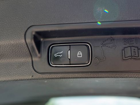 Used 2022 Ford Explorer Limited AWD/4WD image 36
