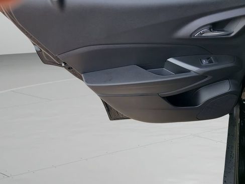 New 2026 Chevrolet Trax LT w/ Midnight Edition FWD image 16