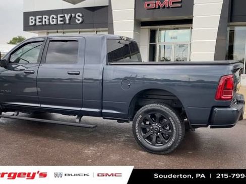 Used 2025 RAM 2500 Laramie AWD/4WD image 8