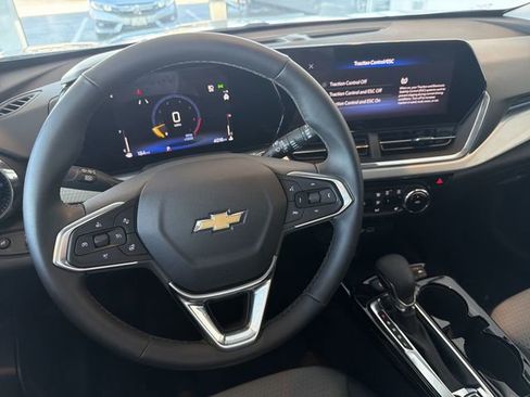 Certified 2025 Chevrolet Trax LT w/ Driver Confidence Package image 17