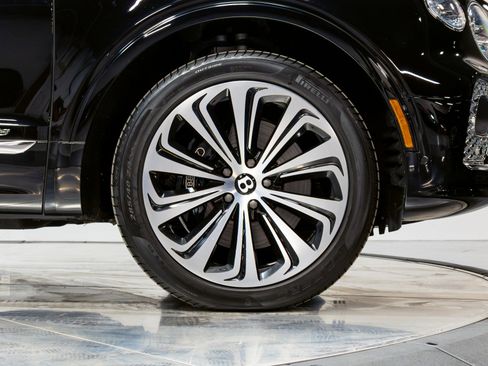 Used 2021 Bentley Bentayga w/ First Edition Specification AWD/4WD image 23