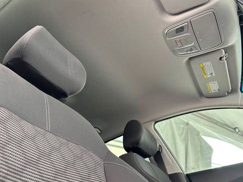 Used 2022 Kia Niro LX image 26