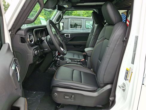 New 2026 Jeep Wrangler Unlimited Sahara AWD/4WD image 9