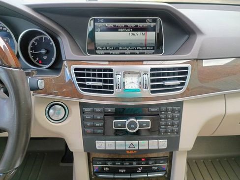 Used 2014 Mercedes-Benz E 250 BlueTEC Sedan image 33