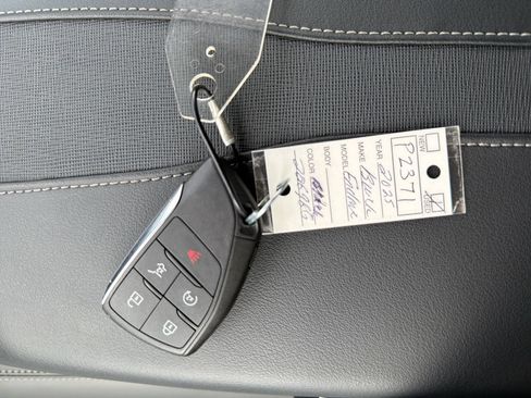 Used 2025 Buick Enclave Preferred FWD image 26
