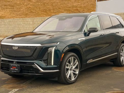 Certified 2026 Cadillac Vistiq Luxury image 3