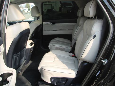 Used 2023 Hyundai Palisade Calligraphy image 11