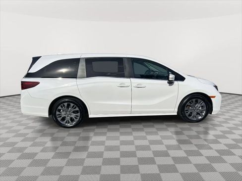 Used 2025 Honda Odyssey Touring image 3