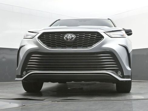Used 2021 Toyota Highlander XSE FWD image 36