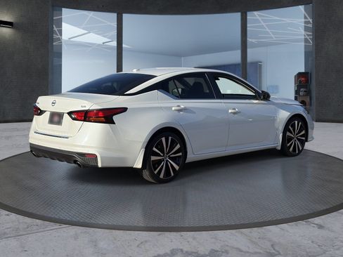 Used 2021 Nissan Altima 2.5 SR w/ SR Premium Package FWD image 6