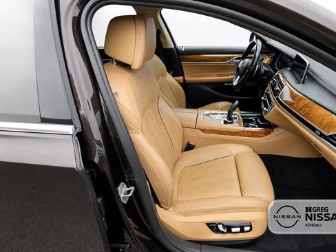 Used 2018 BMW 740i RWD image 11