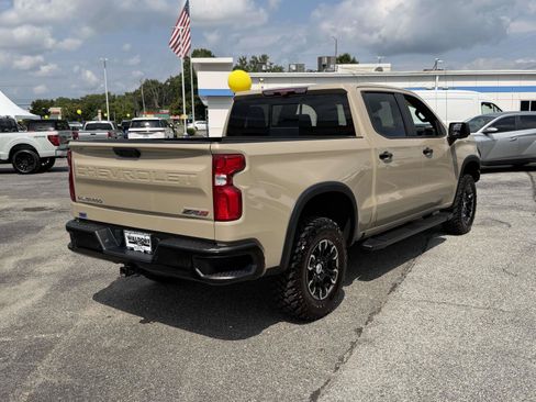 Used 2023 Chevrolet Silverado 1500 ZR2 w/ Technology Package AWD/4WD image 2