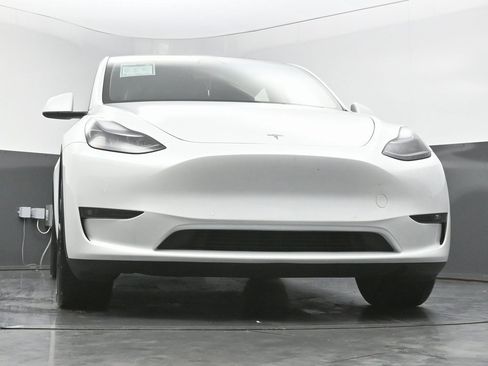 Used 2022 Tesla Model Y Long Range image 53