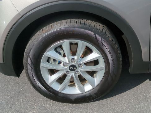 Used 2018 Kia Sorento LX image 13