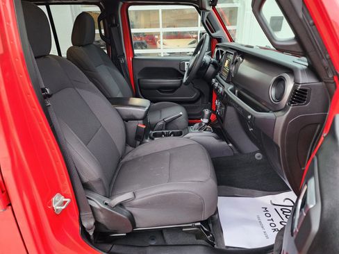 Used 2023 Jeep Wrangler Unlimited w/ Cold Weather Group image 9