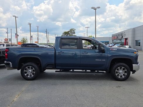 Used 2025 Chevrolet Silverado 2500 LT AWD/4WD image 11