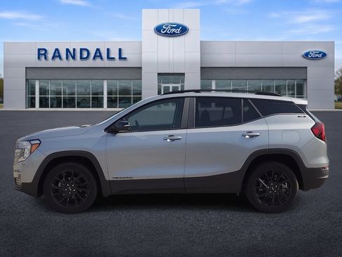 Used 2023 GMC Terrain SLE w/ Driver Convenience Package AWD/4WD image 3