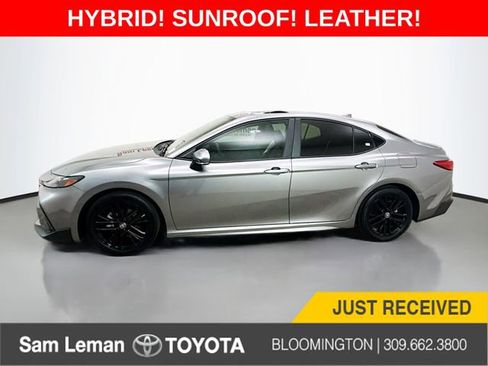 Used 2025 Toyota Camry SE image 4