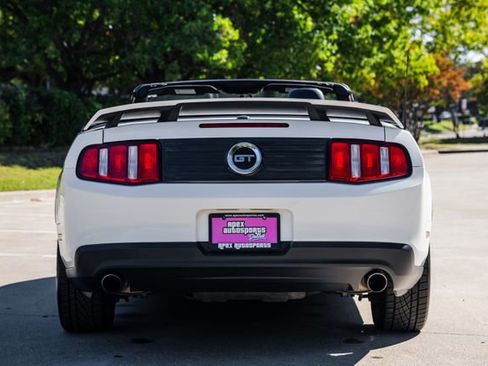 Used 2010 Ford Mustang GT Premium image 15