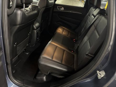Used 2019 Jeep Grand Cherokee Limited AWD/4WD image 14