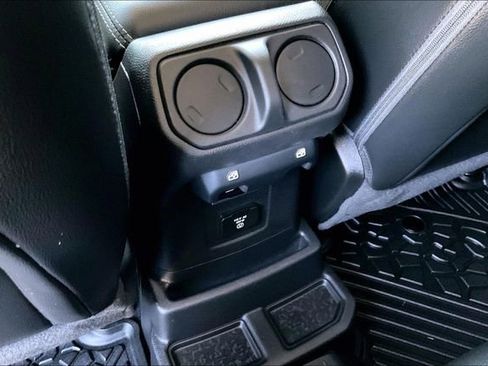 Used 2022 Jeep Wrangler Unlimited Sahara w/ Cold Weather Group AWD/4WD image 10