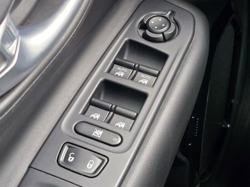 Used 2018 Jeep Renegade Altitude image 14