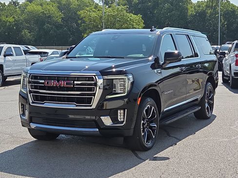 Used 2022 GMC Yukon XL SLT w/ SLT Premium Package AWD/4WD image 3