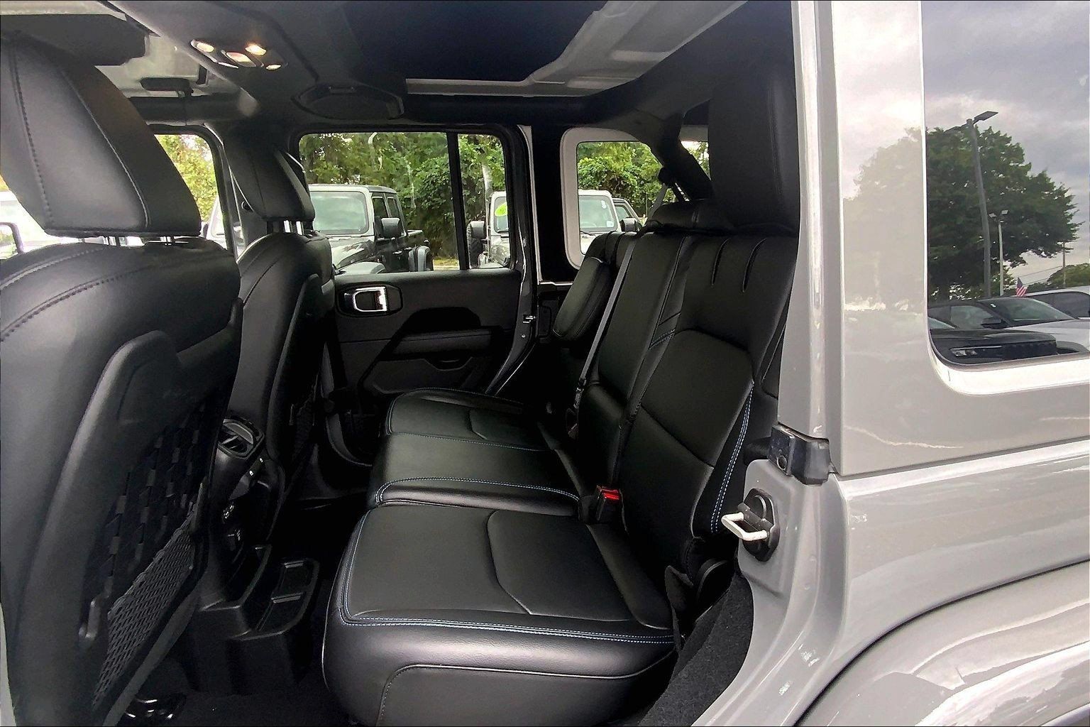 Certified 2023 Jeep Wrangler Unlimited Rubicon 4xe w/ Cold Weather Group AWD/4WD image 17