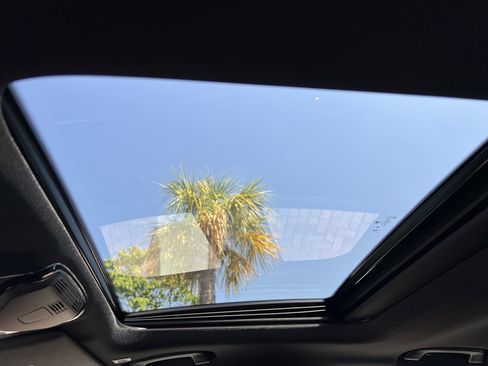 Used 2025 BMW 330i Sedan w/ M Sport Package image 28