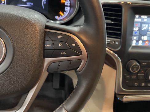 Used 2018 Jeep Grand Cherokee Laredo AWD/4WD image 22