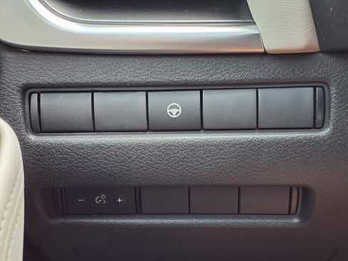 Certified 2022 Nissan Rogue SV image 10