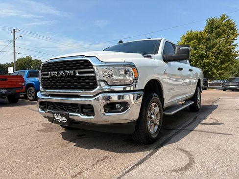 Used 2024 RAM 2500 Big Horn w/ Off Road Package AWD/4WD image 4