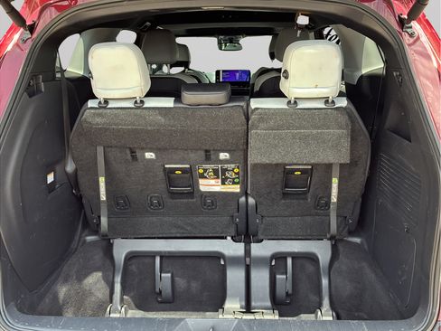 Used 2025 Toyota Sienna XSE FWD image 10