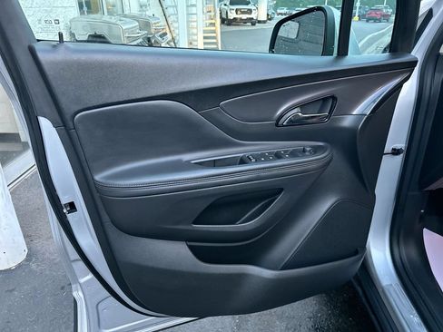 Used 2020 Buick Encore Preferred AWD/4WD image 24