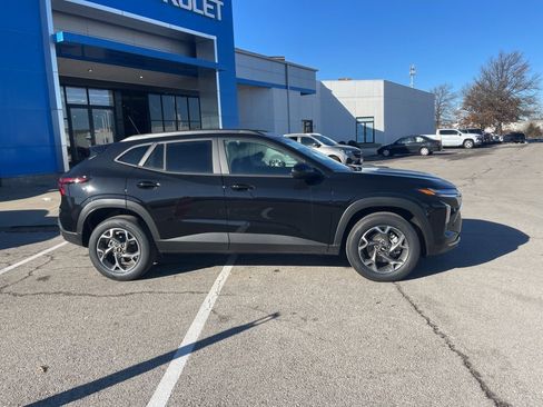 New 2026 Chevrolet Trax LT w/ Sunroof Package image 2