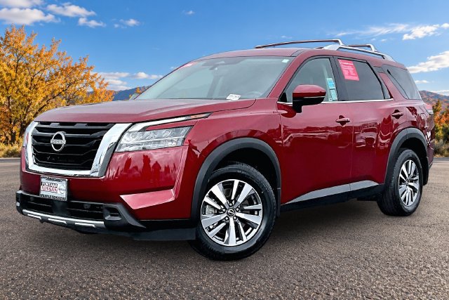 Used 2024 Nissan Pathfinder SL w/ Cargo Package FWD image 3